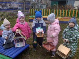 Каждой пичужке - своя кормушка! Каждой пичужке - своя кормушка!.